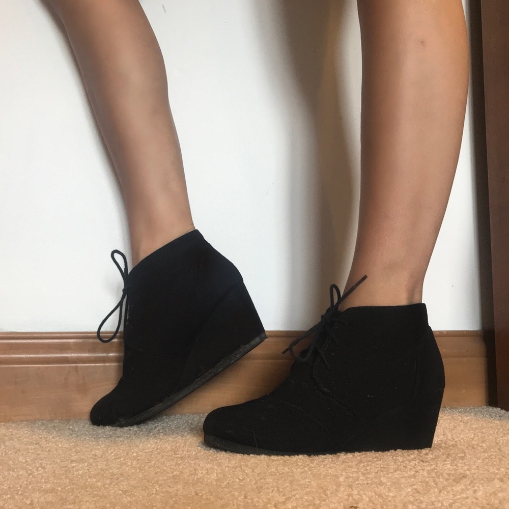 Black Wedge Lace-Up Booties 👢